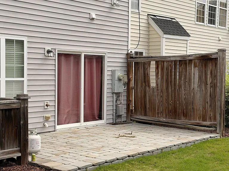 1004 Corwith Dr — Photo 14