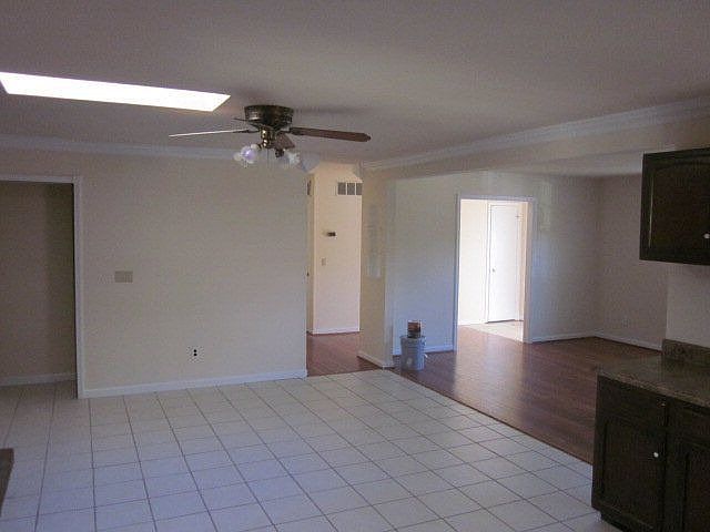 2nd image of 3324 Warwick Dr