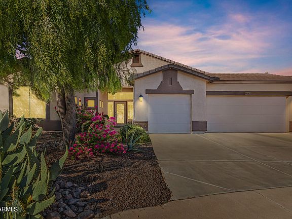 3rd image of 45362 W JUNIPER Avenue