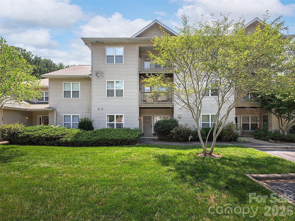 1st image of 403 Carrington Pl