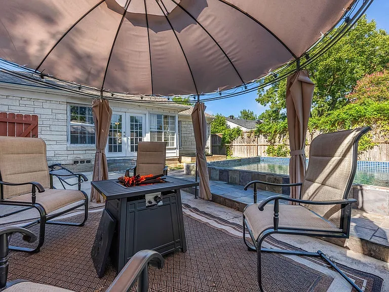 2240 Lawndale Dr — Photo 15