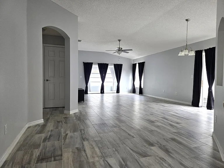 2102 Braxton St — Photo 4