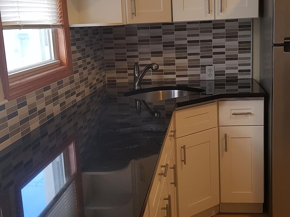 1st image of 12813 14th Ave #1F