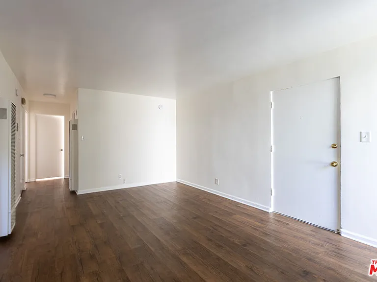 1233 Barry Ave #101 — Photo 8