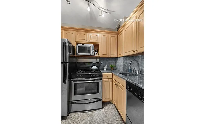 Sold by Engel & Völkers New York City | media 5