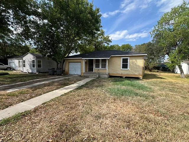 2 bed, 820 sqft, $825 — Photo 1