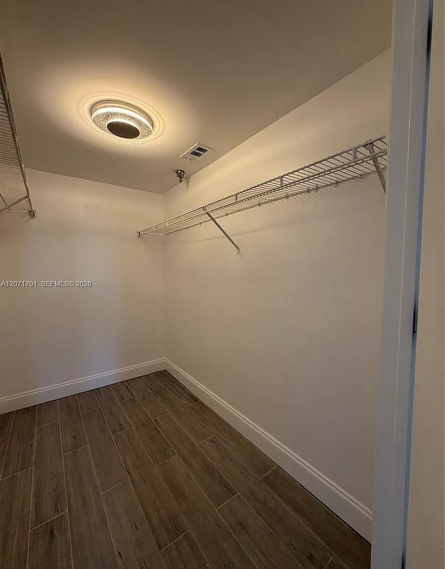 Aragon Plaza Condo — Photo 4