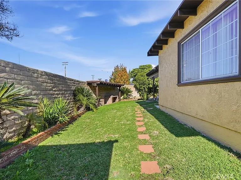 937 N Greenpark Ave — Photo 36