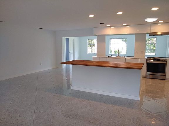 3rd image of 408 N Shore Dr