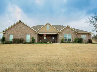 663 Spring Creek Dr, Nacogdoches, TX 75965