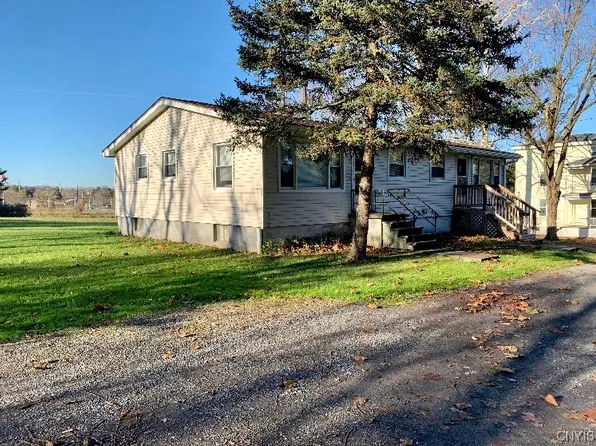 25-27 McPherson St, New York Mills, NY 13417