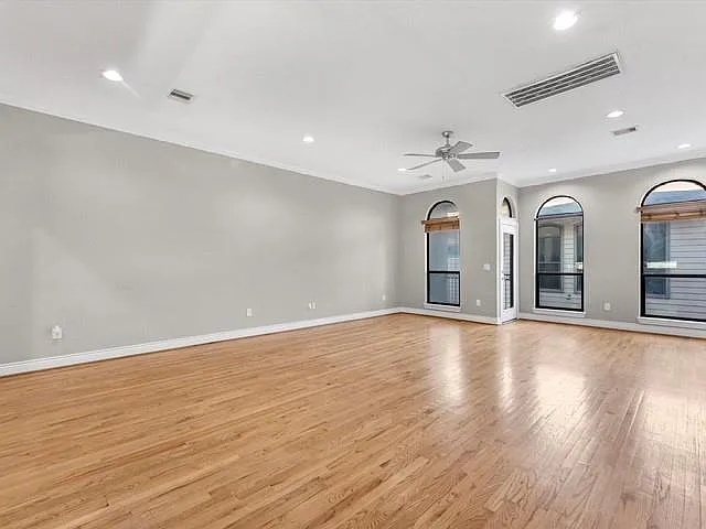 2505 Dallas St — Photo 6