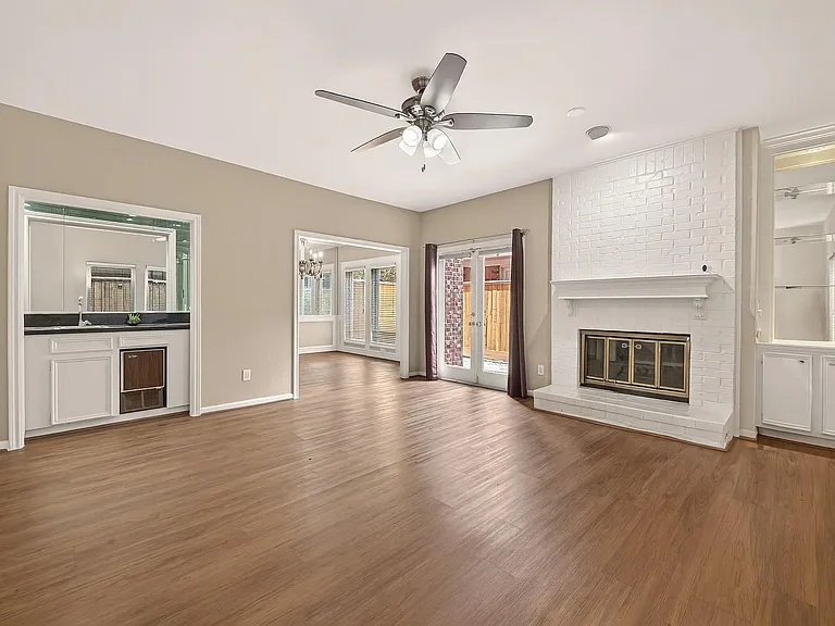2413 Potomac Dr #D — Photo 3