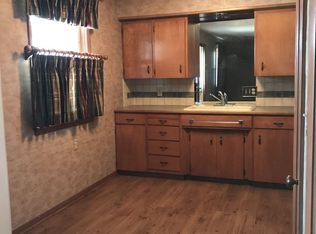 523 Chestnut St APT 6, Halstead, KS 67056