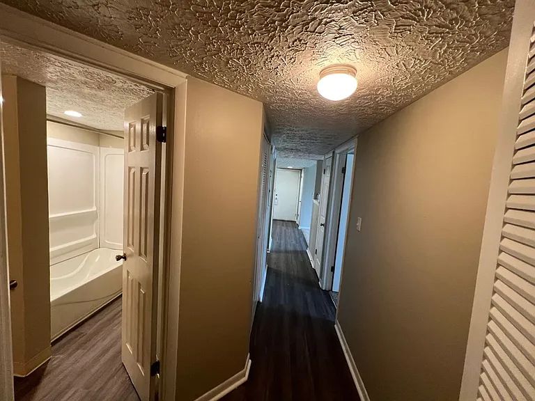 Cross Lakes Apartments — Photo 35