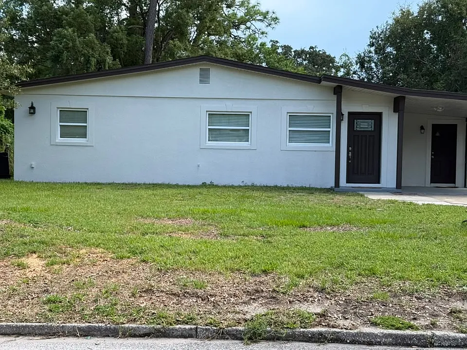 34 W Skylark St