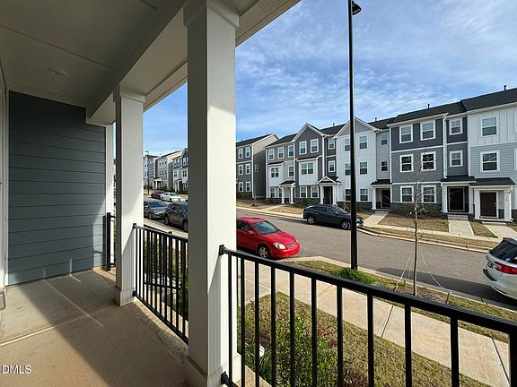 3rd image of 717 Cormiche Ln