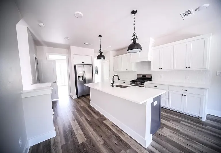 2340 Benbrook Dr — Photo 2