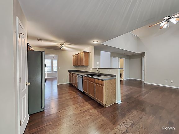 5th image of 129 Newport Dr