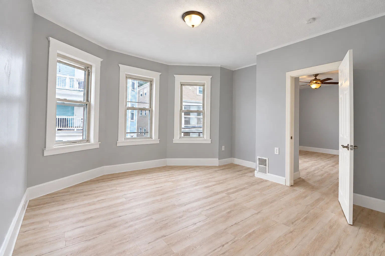 3 bed, 1150 sqft, $3,350 — Photo 4