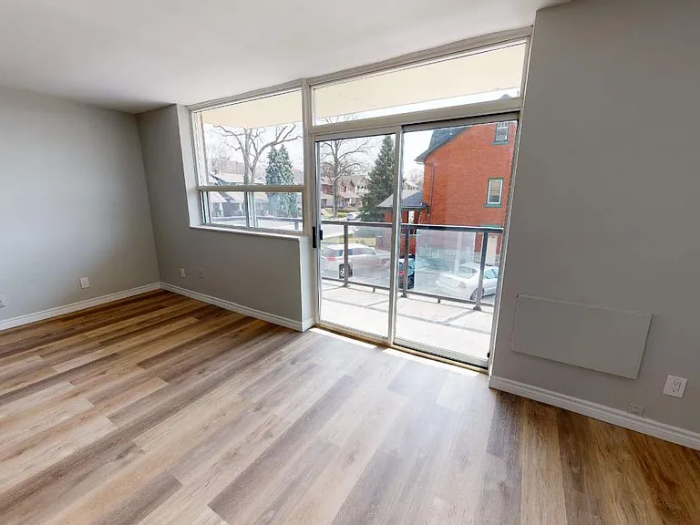 325 Giles Blvd W — Photo 8