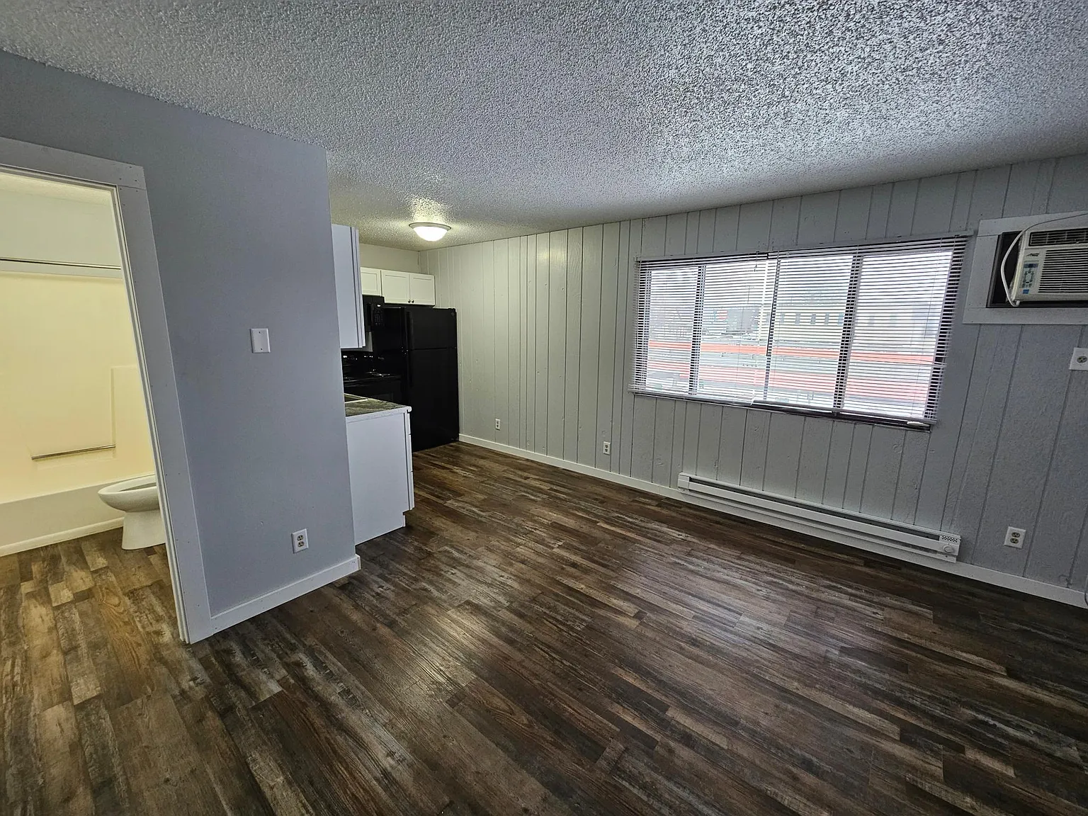 1 bed, 450 sqft, $1,050 — Photo 3