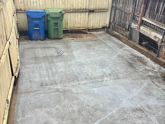 5th image of 3916 Claremont St