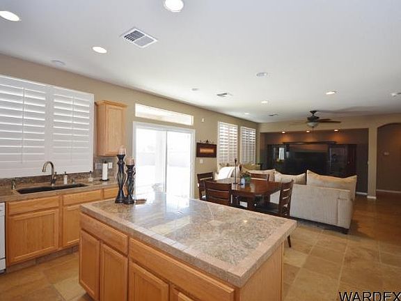 5th image of 572 Downey Dr