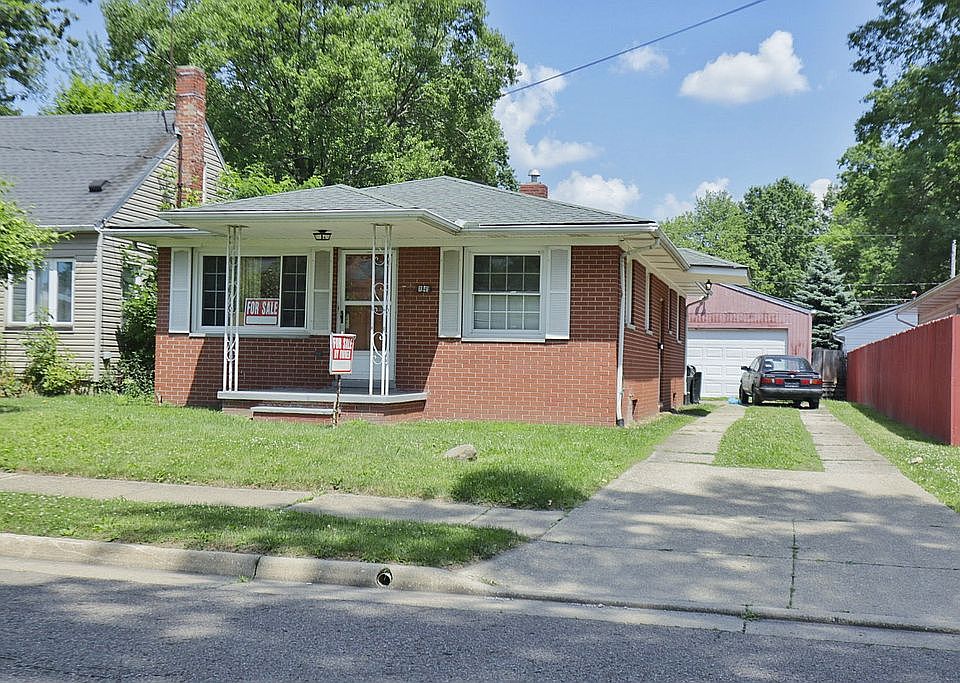 Front Exterior & Driveway