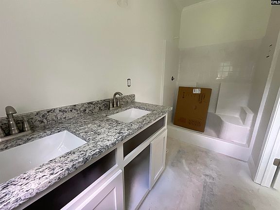 3rd image of 18 Canary Dr