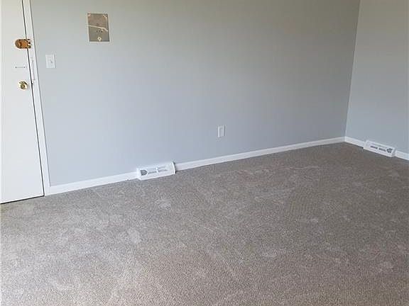 2nd image of 61A Georgian Ln APT 6