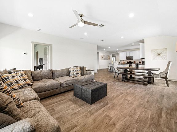 4th image of 10207 Alpine Lake Ln
