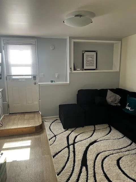 Studio, 300 sqft, $1,700 — Photo 3