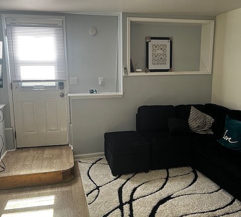 3rd image of 1234 Temple Dr