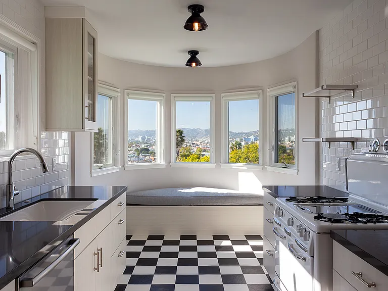 908 Hyperion Ave — Photo 11