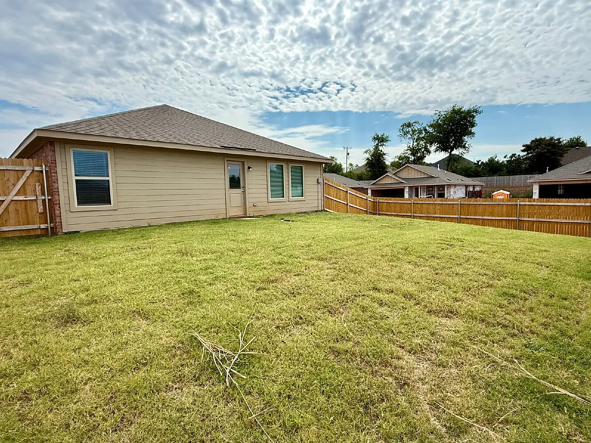Building Photo - 2013 Paper Birch Pl