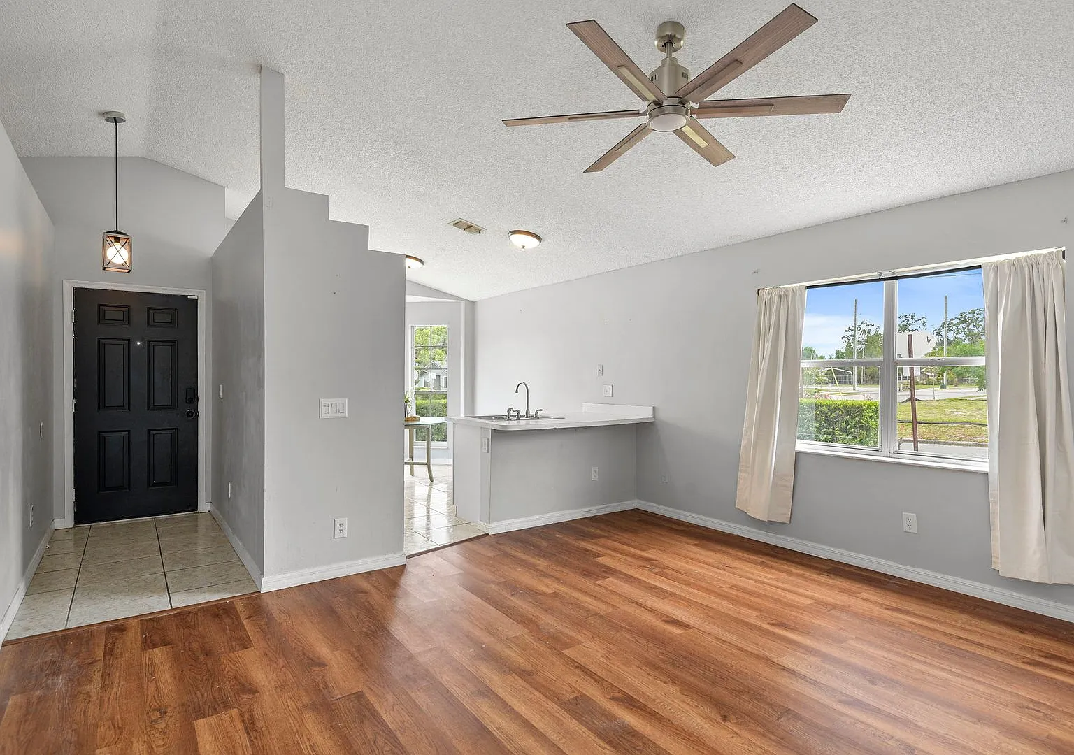 Winter Park 3 bedroom steps to shopping, dining. — Photo 4