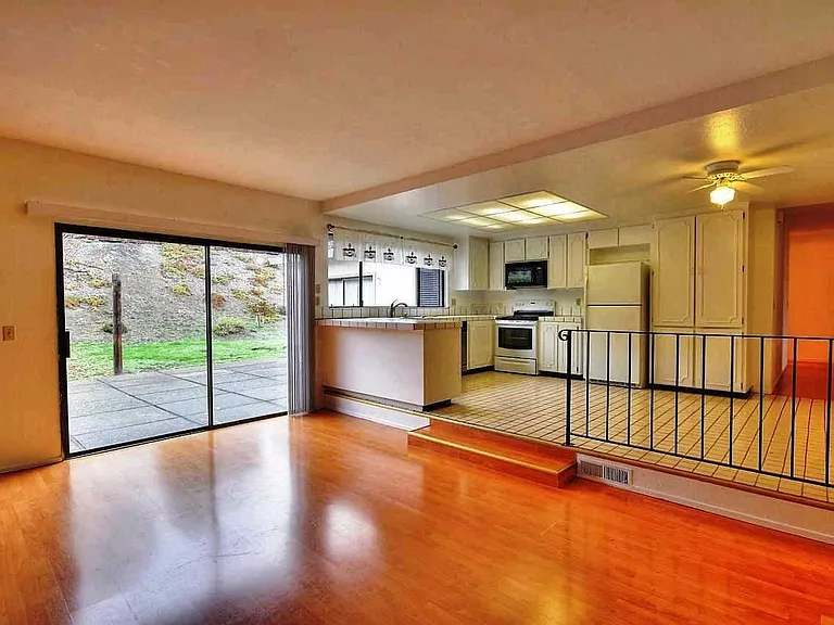 221 San Marin Dr — Photo 6