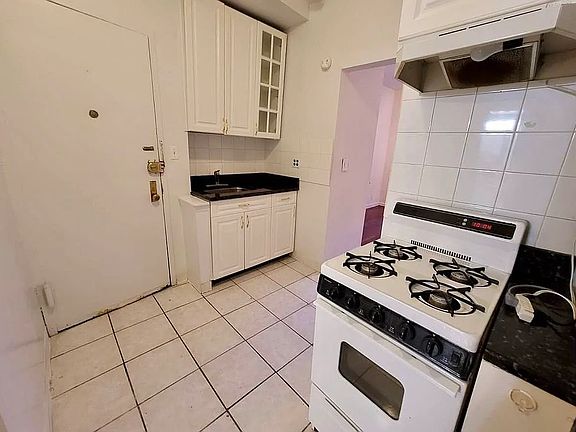 5th image of 315 E 73rd St #2B