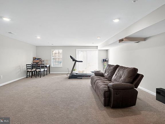 4th image of 1047 Turnstone Dr