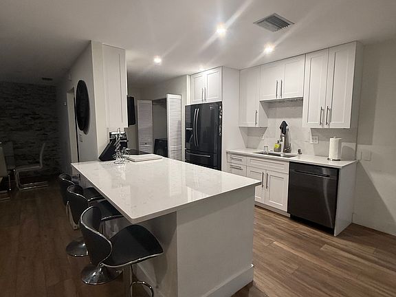4th image of 3957 Cocoplum Cir APT D