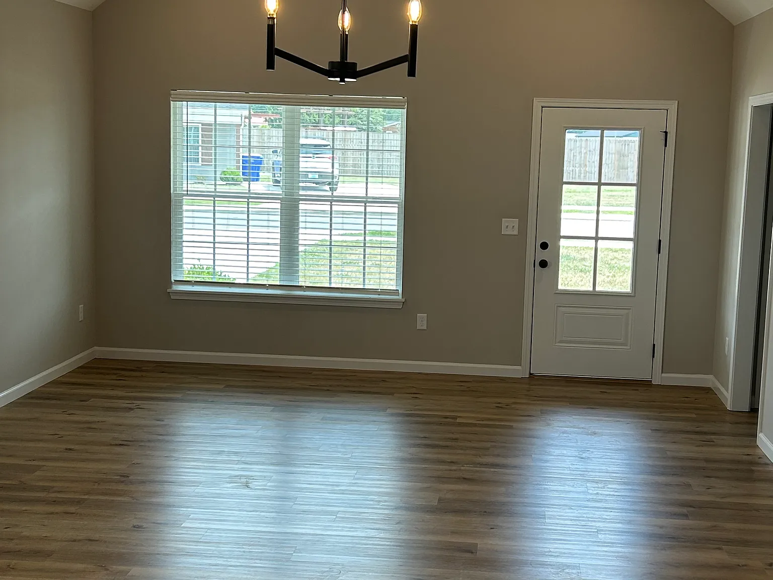 3 bed, 1308 sqft, $1,750 — Photo 3