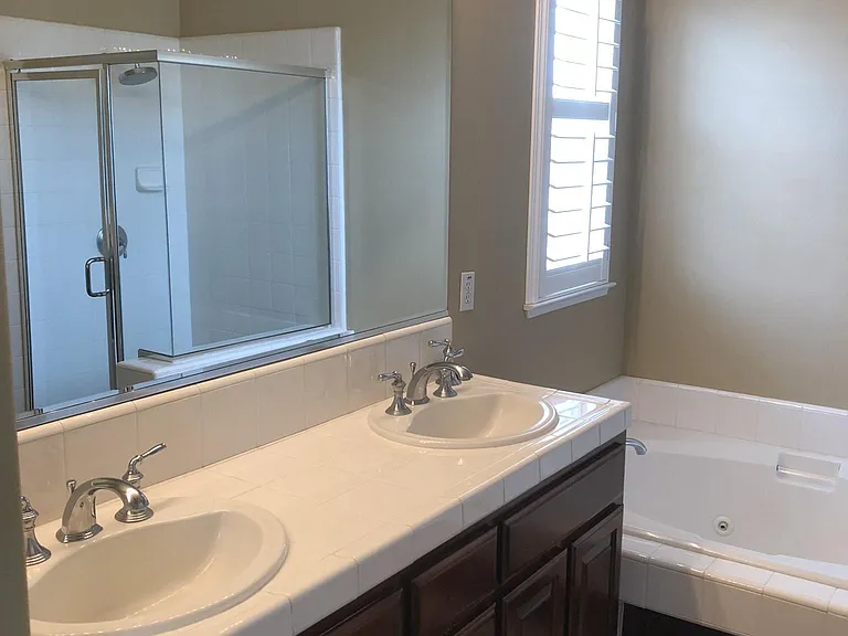 882 Foxworthy Ave — Photo 4