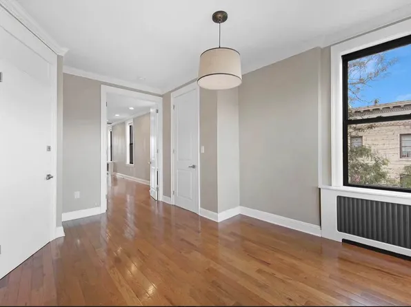 576 Seneca Avenue image 6 of 8