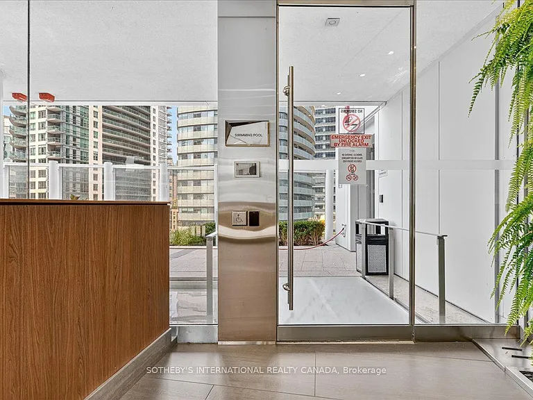 10 York St #2105 — Photo 34