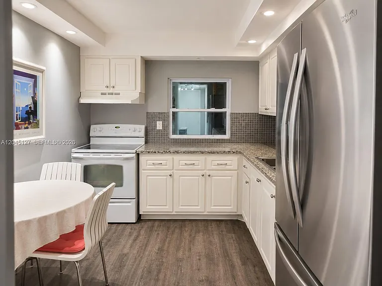 851 Three Islands Blvd #520 — Photo 10