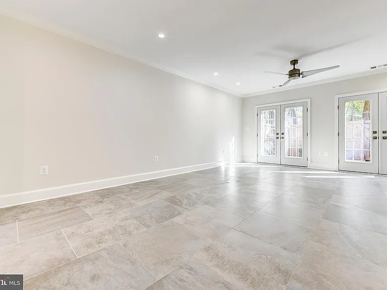 3221 Sutton Pl NW #C — Photo 22
