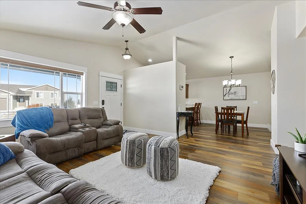 1424 Benjamin Blvd — Photo 2