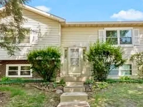 300 Aster Ct, Aurora, IL 60504