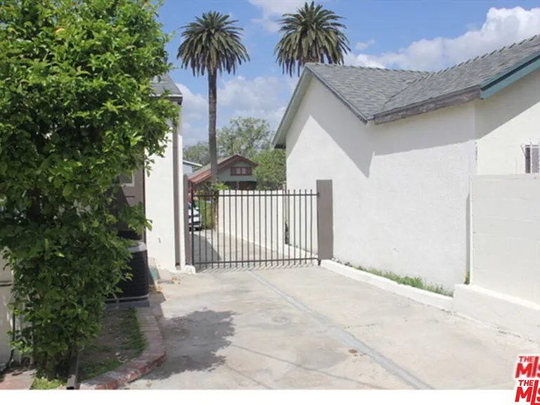 1120 S Plymouth Blvd — Photo 7